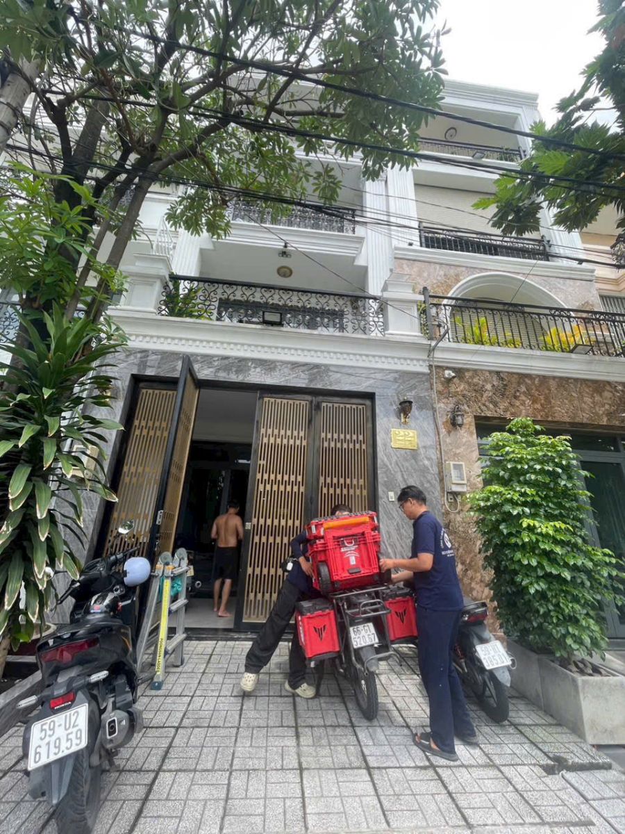 Dịch vụ sửa máy lạnh chảy nước Bình Tân chuyên nghiệp uy tín