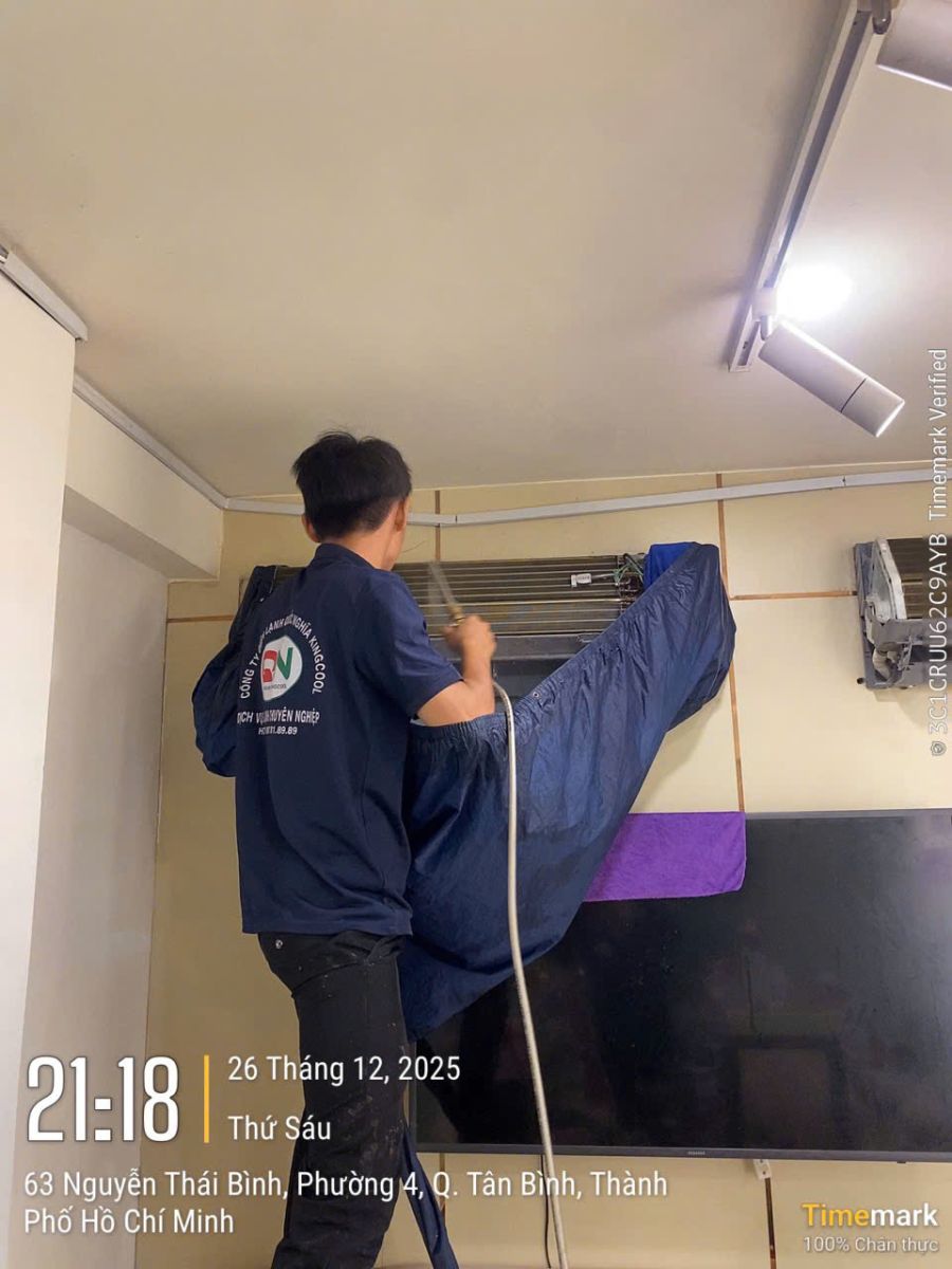 vệ sinh máy lạnh chung cư Adi Lucky Home